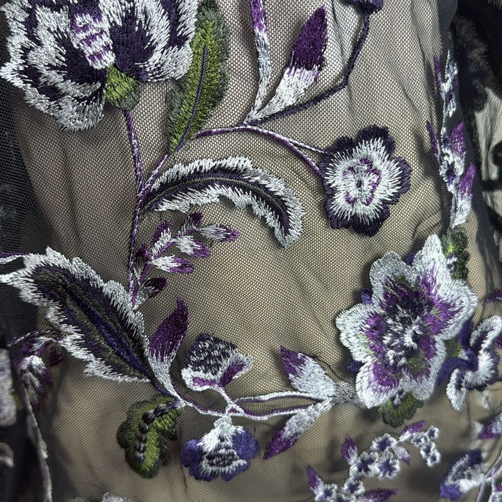 (T2) INC International Concepts Black PS top with floral embroidery, Y2K - Picture 13 of 13